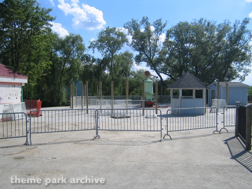 Thriller Bees at Geauga Lake