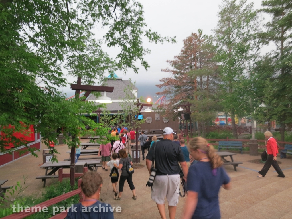 Moose Burger Lodge at Six Flags Great America