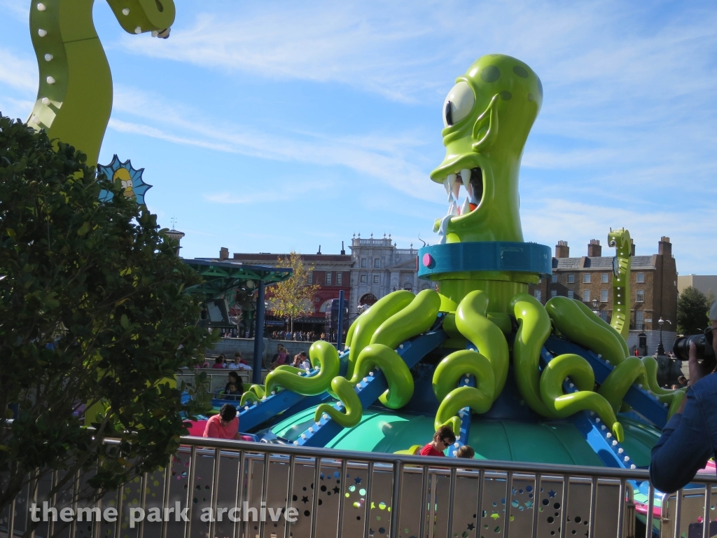 Kang and Kodos Twirl N Hurl at Universal City Walk Orlando