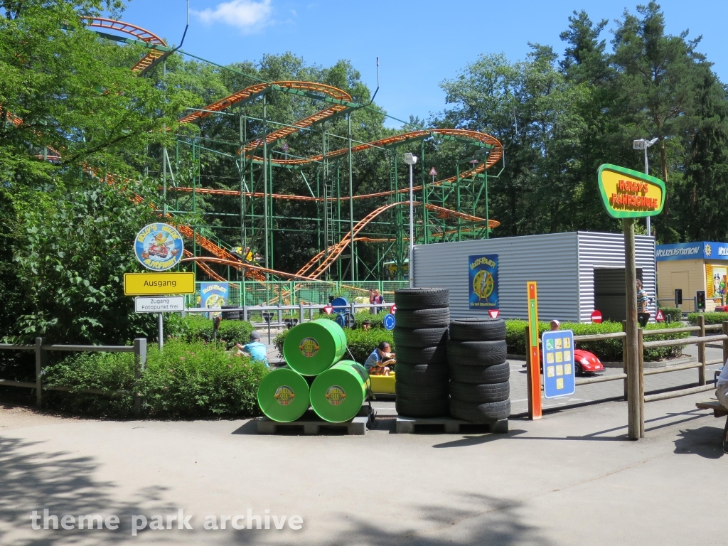 Holly's Wild Car Race at Holiday Park