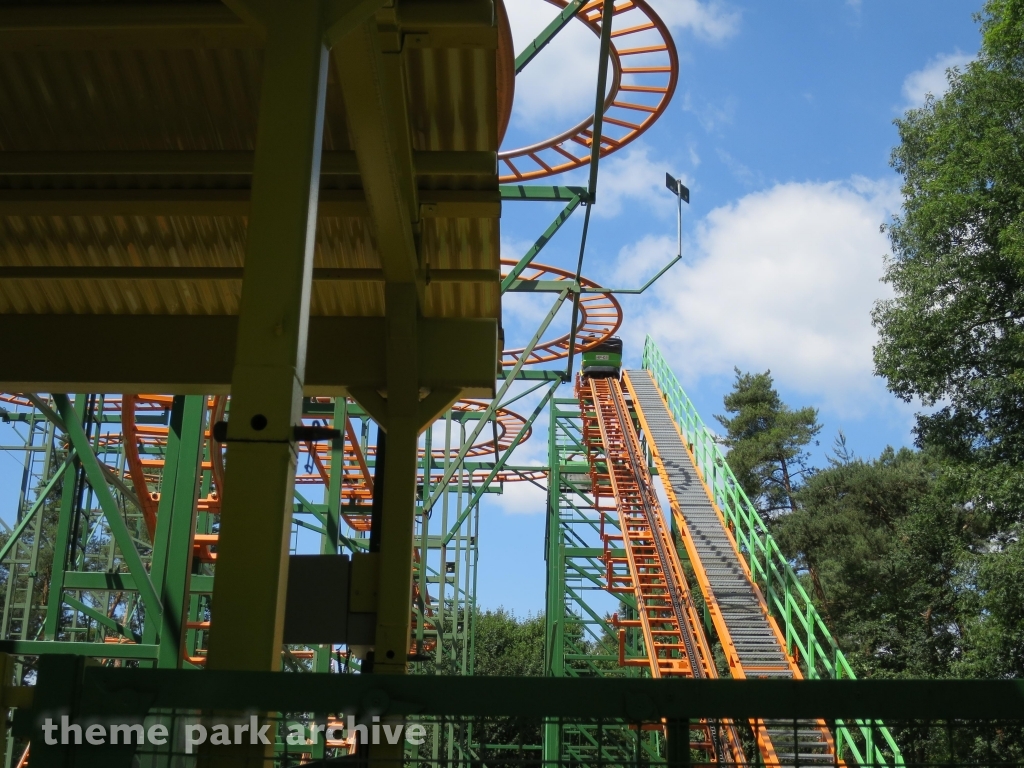 Holly's Wild Car Race at Holiday Park