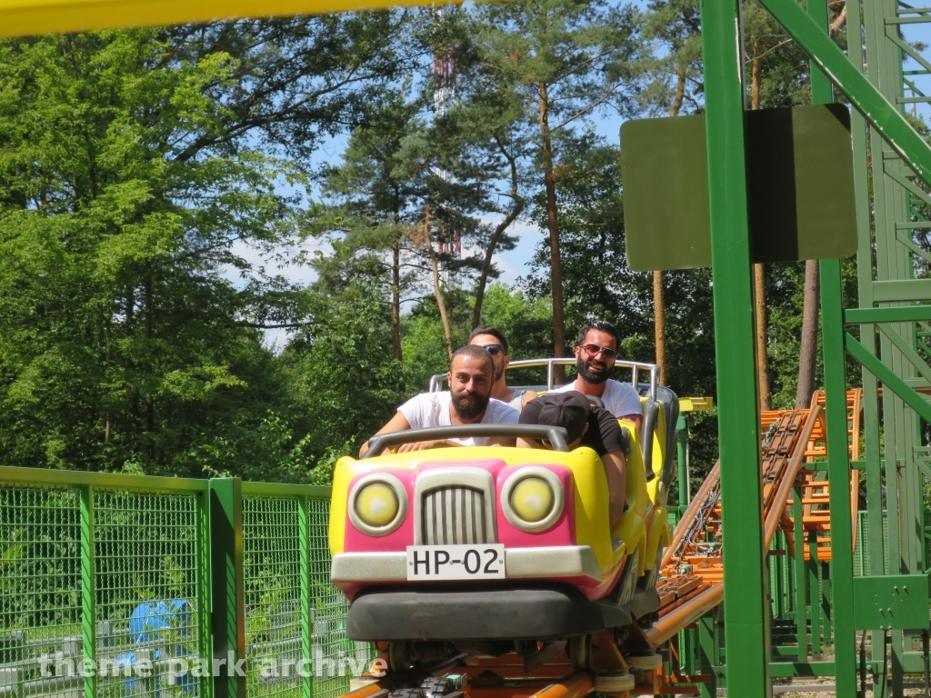 Holly's Wild Car Race at Holiday Park