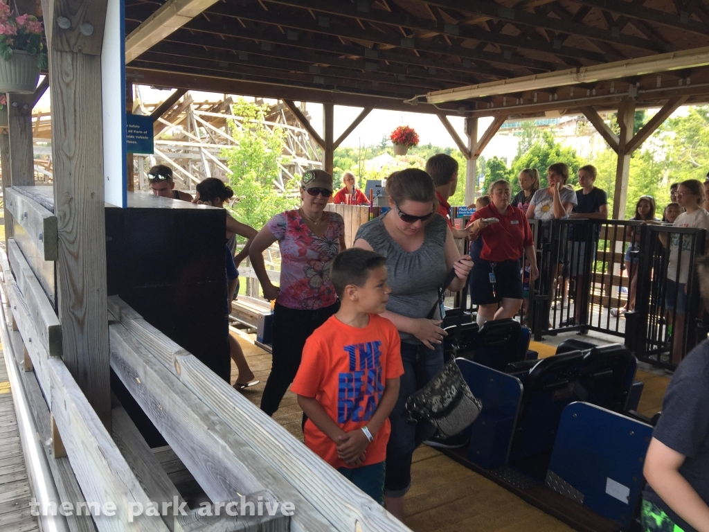 Shivering Timbers at Michigan's Adventure