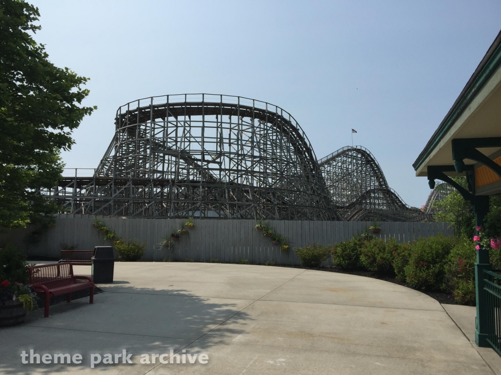 Shivering Timbers at Michigan's Adventure