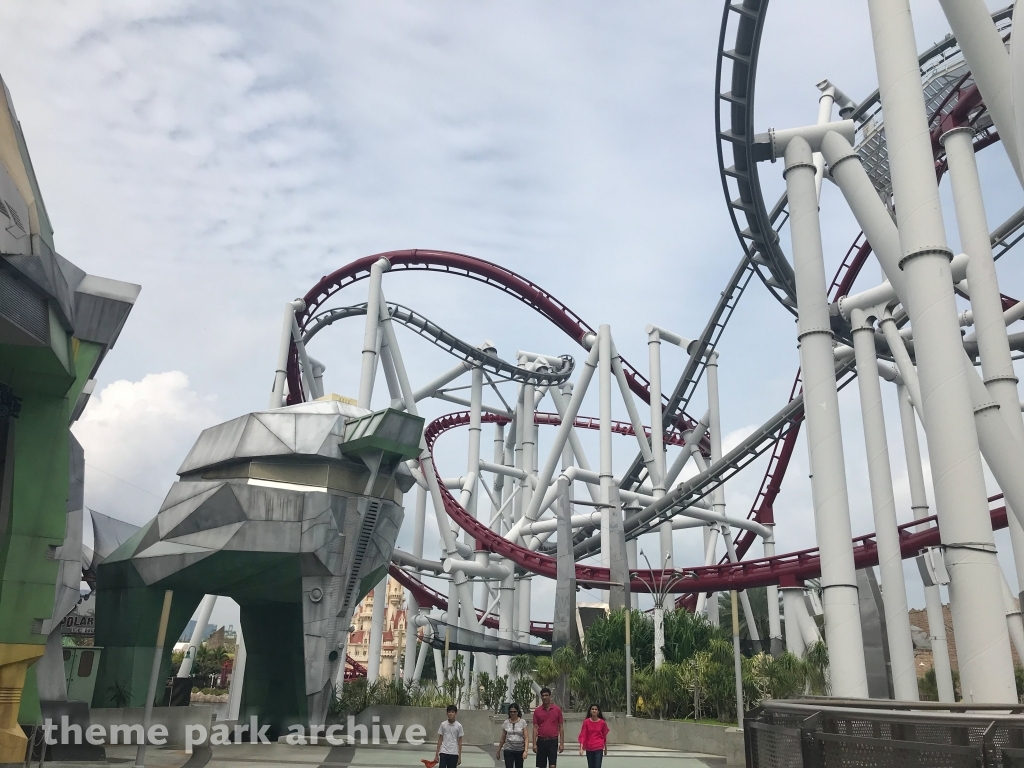 Battlestar Galactica HUMAN vs CYCLON at Universal Studios Singapore