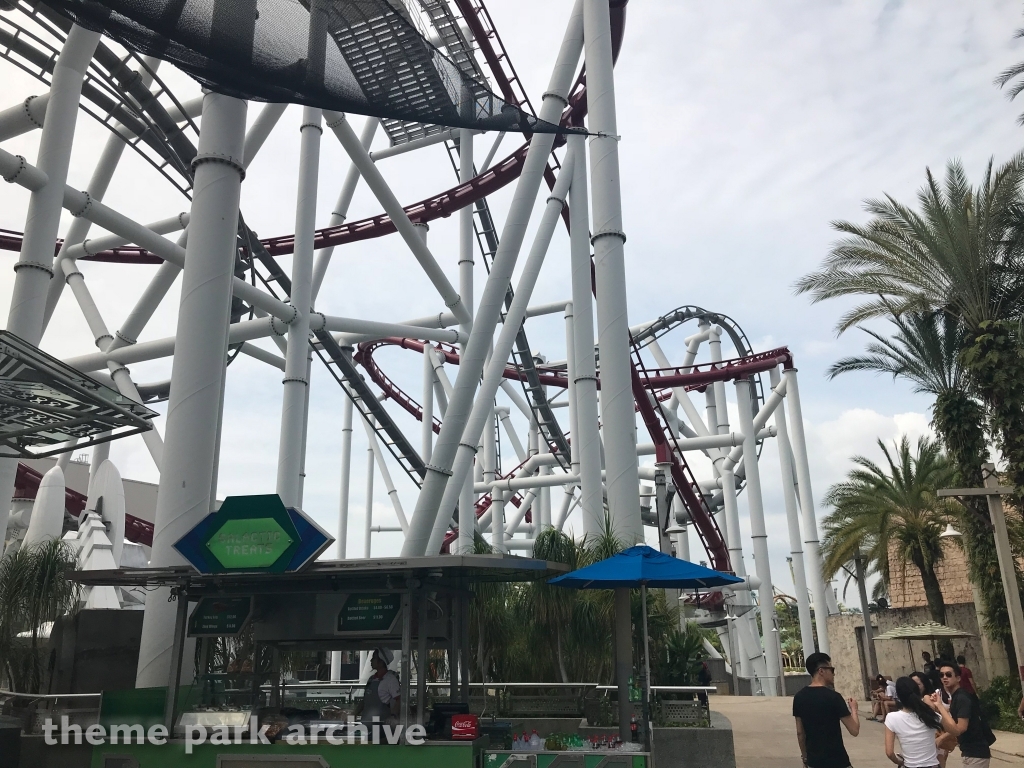 Battlestar Galactica HUMAN vs CYCLON at Universal Studios Singapore