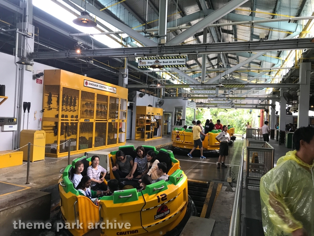 universal studio singapore jurassic park rapid adventure