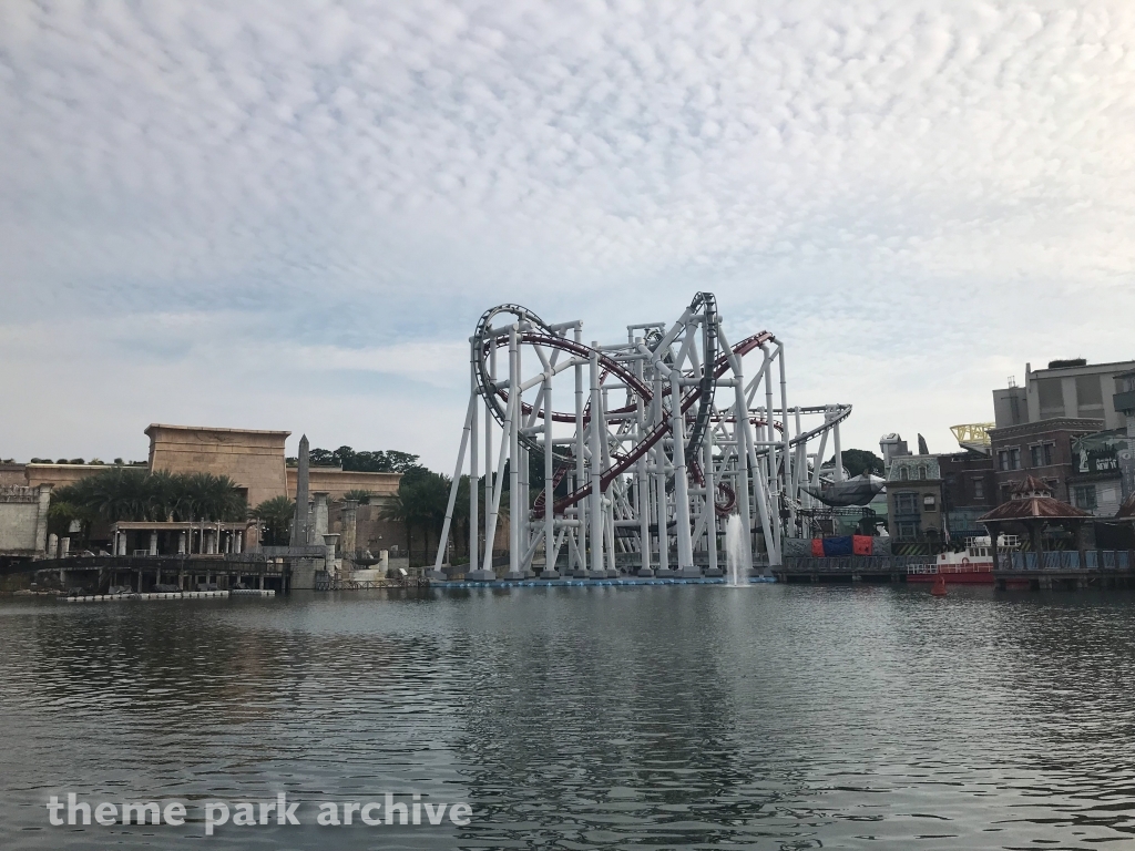 Battlestar Galactica HUMAN vs CYCLON at Universal Studios Singapore