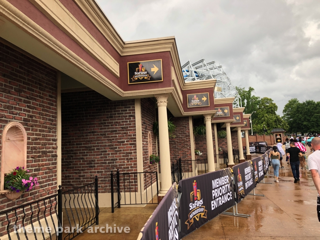 Entrance at Six Flags Over Georgia