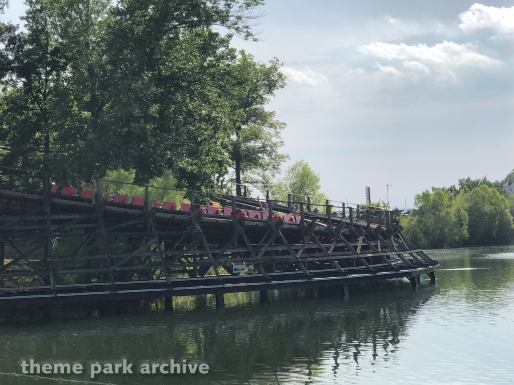 Raven at Holiday World