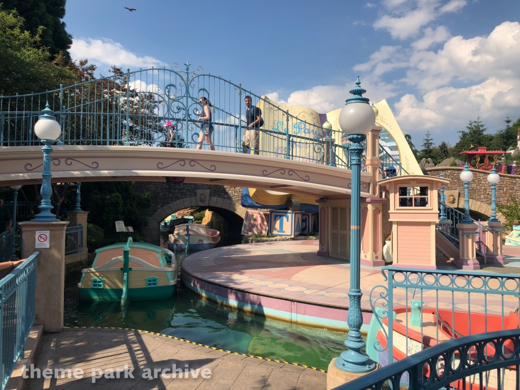 Le Pays des Contes de Fees at Disney Village