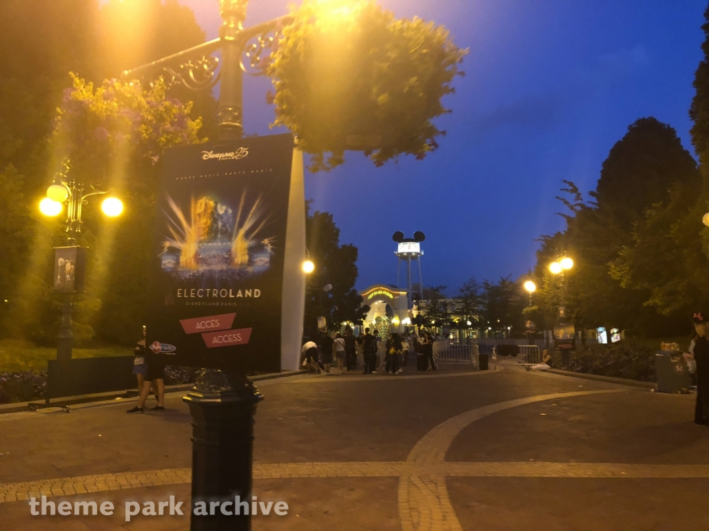 Entrance at Disney Village