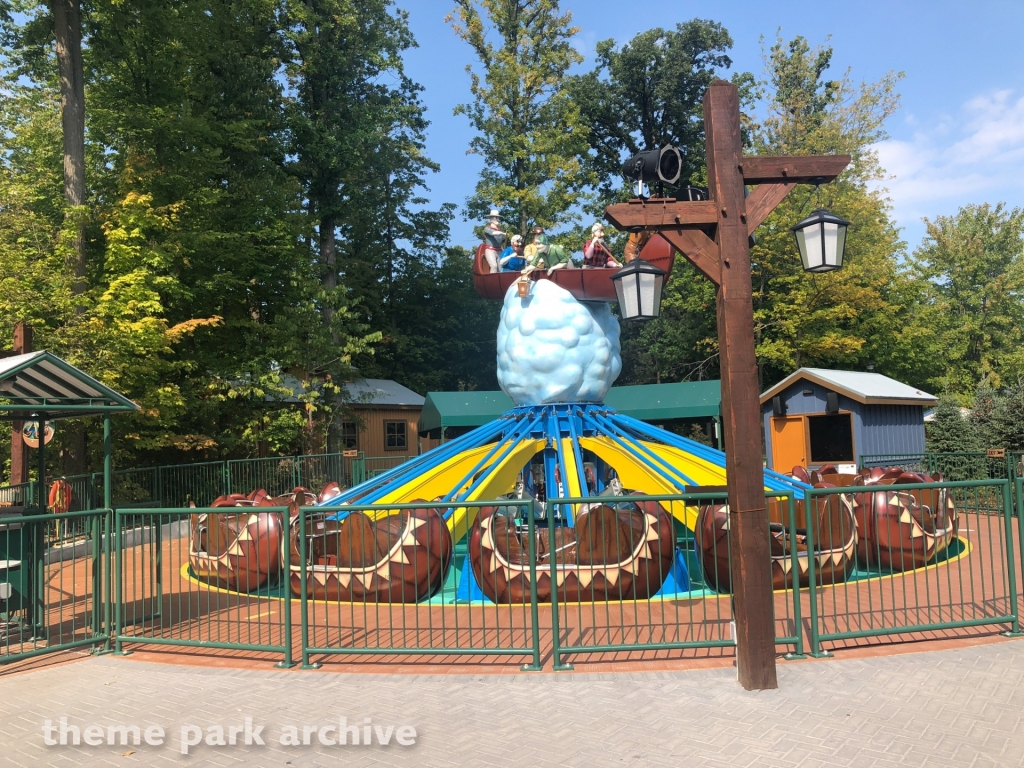 Flying Canoes at Canada's Wonderland