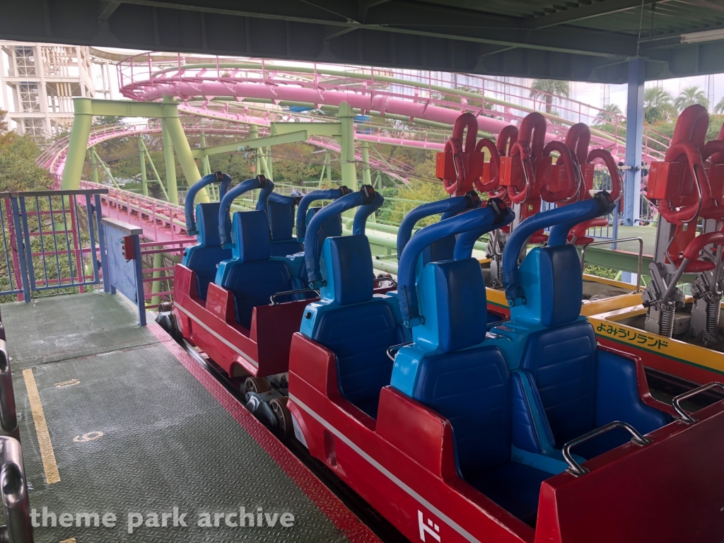 Loop Coaster MOMOnGA at Yomiuri Land