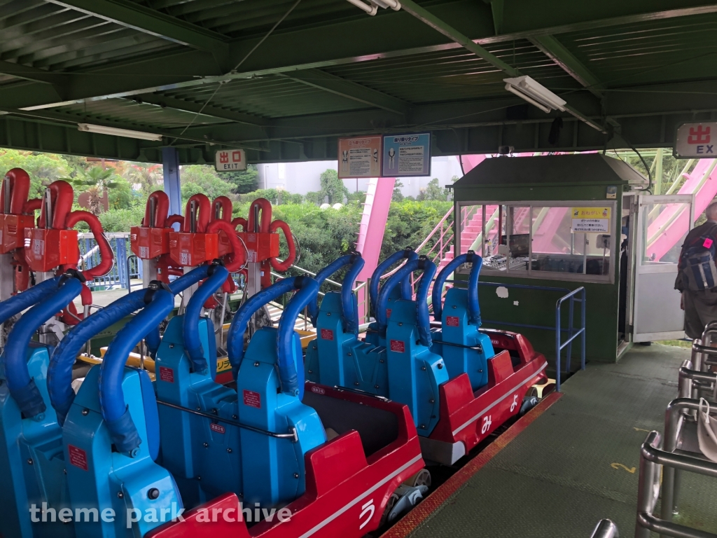 Loop Coaster MOMOnGA at Yomiuri Land