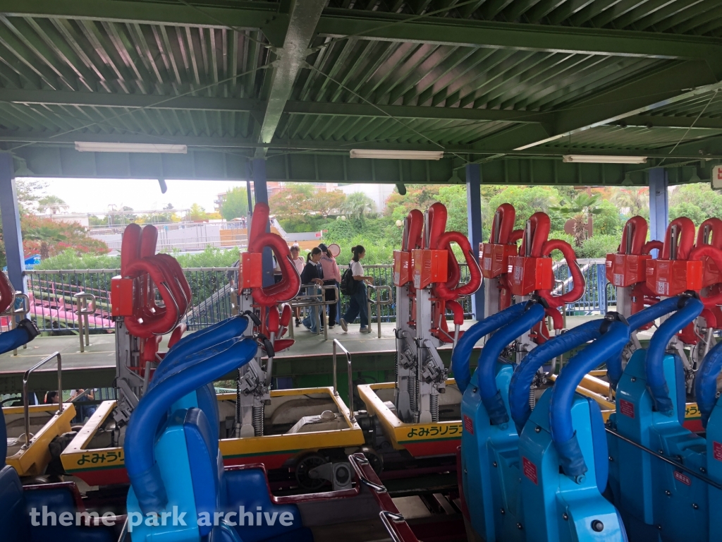 Loop Coaster MOMOnGA at Yomiuri Land