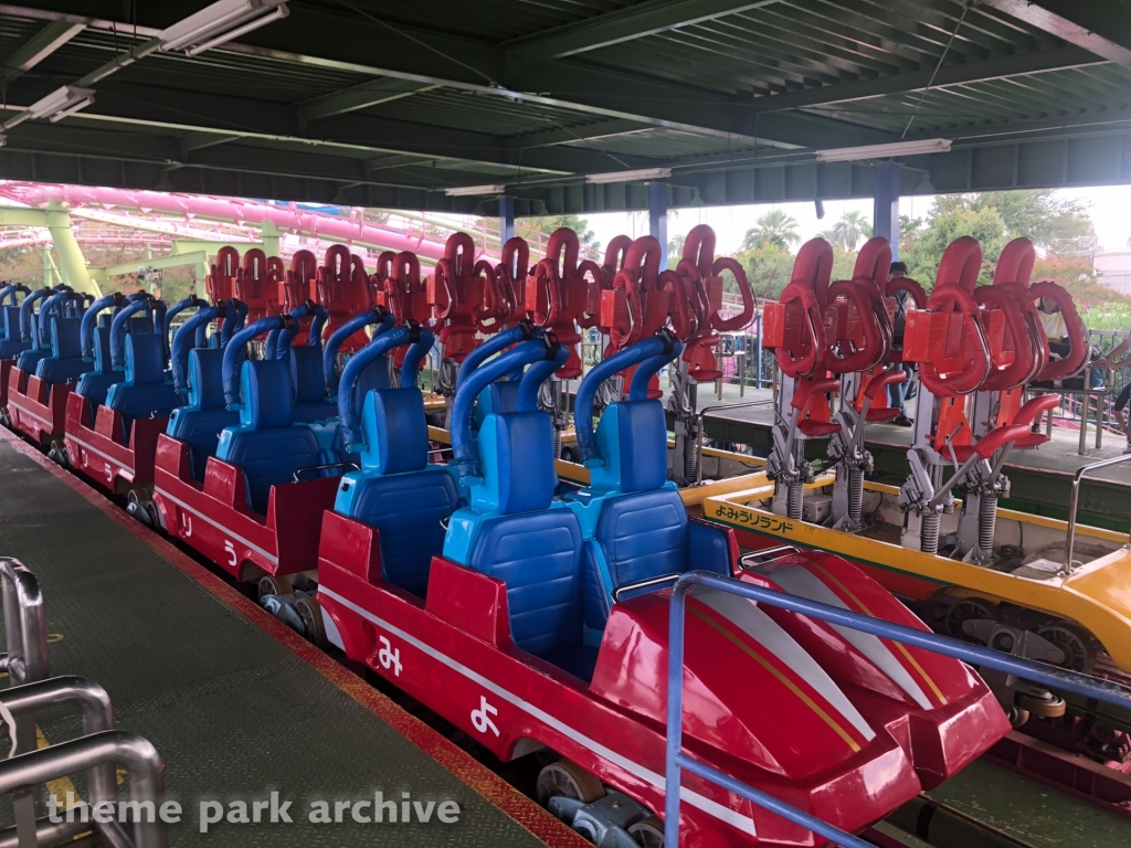 Loop Coaster MOMOnGA at Yomiuri Land