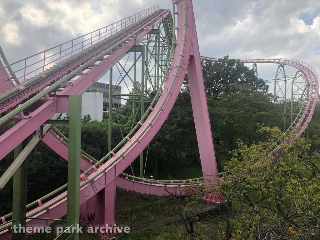 Loop Coaster MOMOnGA at Yomiuri Land