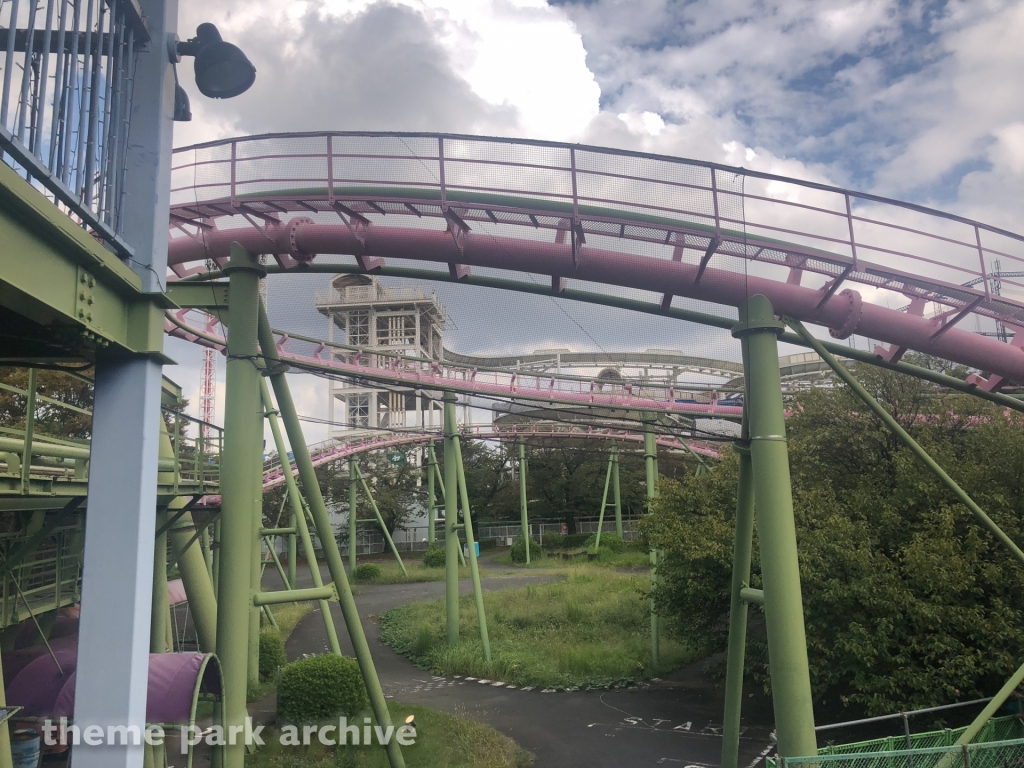 Loop Coaster MOMOnGA at Yomiuri Land