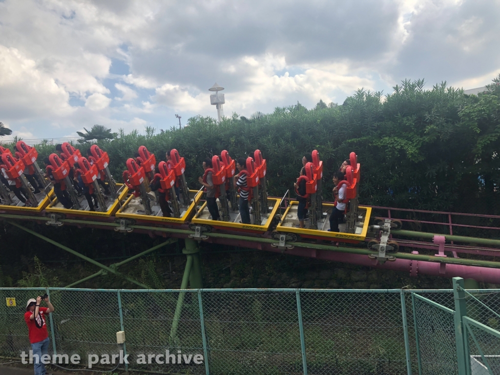 Loop Coaster MOMOnGA at Yomiuri Land