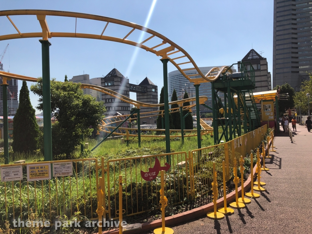 Family Banana Coaster at Yokohama Cosmo World