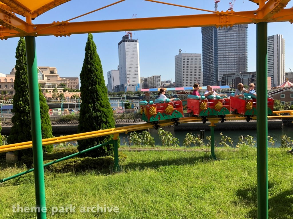 Family Banana Coaster at Yokohama Cosmo World