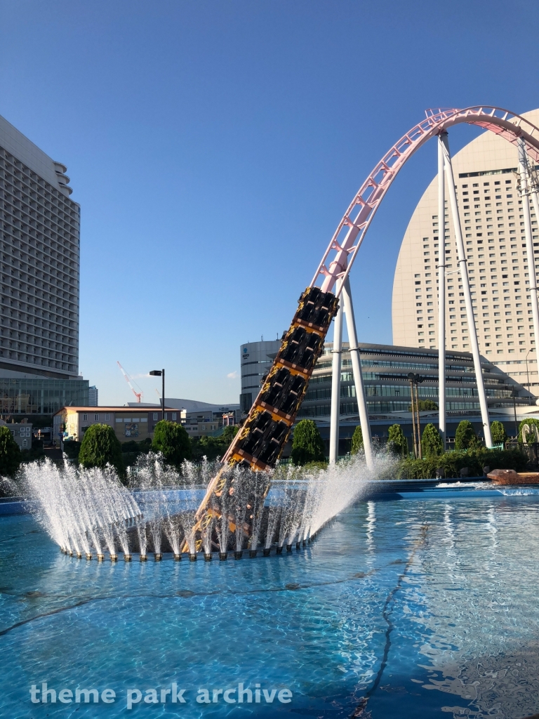 Diving Coaster VANISH at Yokohama Cosmo World Theme Park Archive