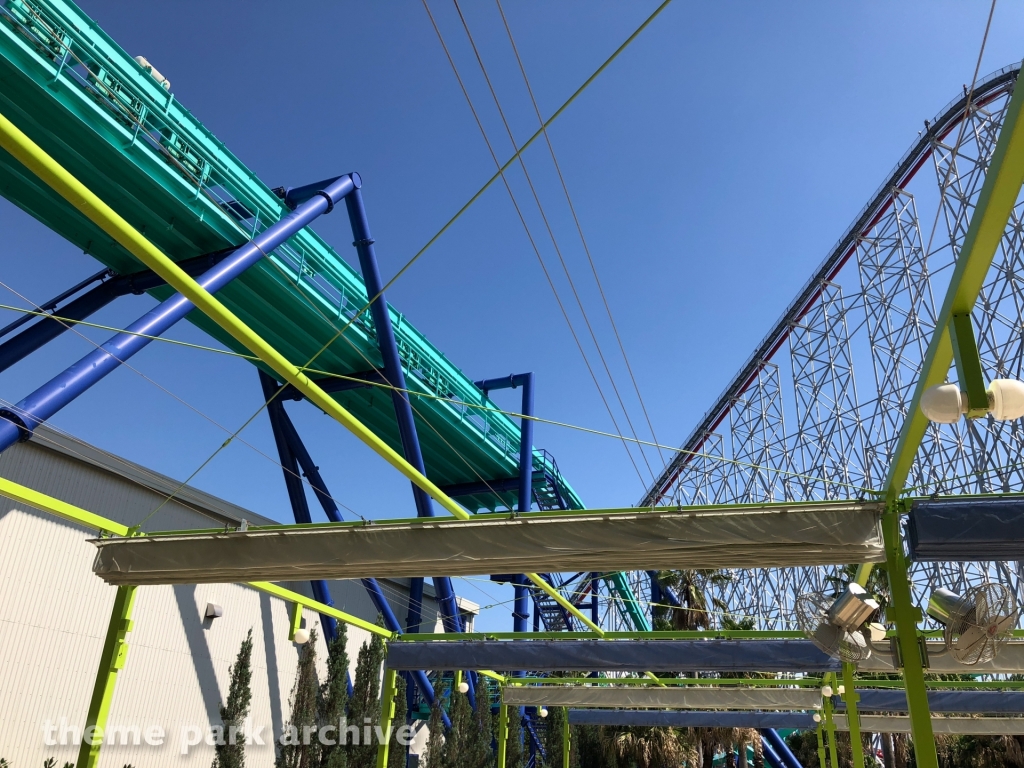 Acrobat at Nagashima Resort