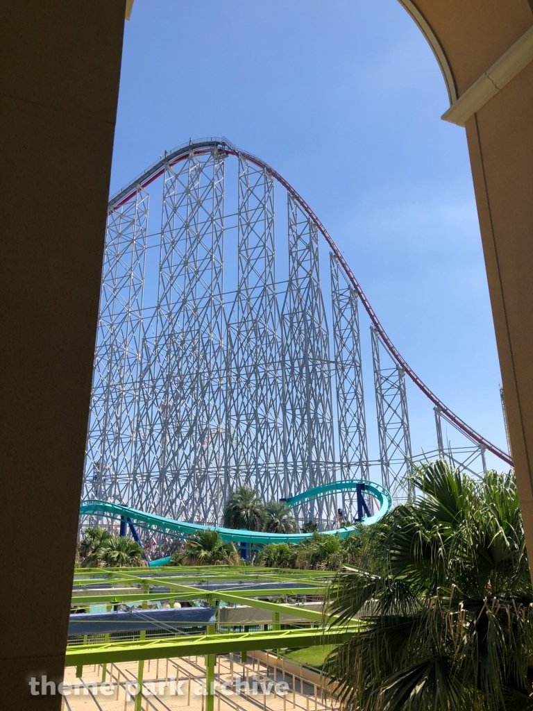 Acrobat at Nagashima Resort