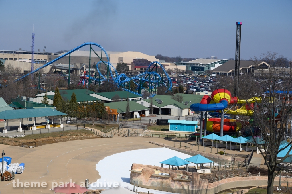 Hurricane Bay Beach Club at Kentucky Kingdom