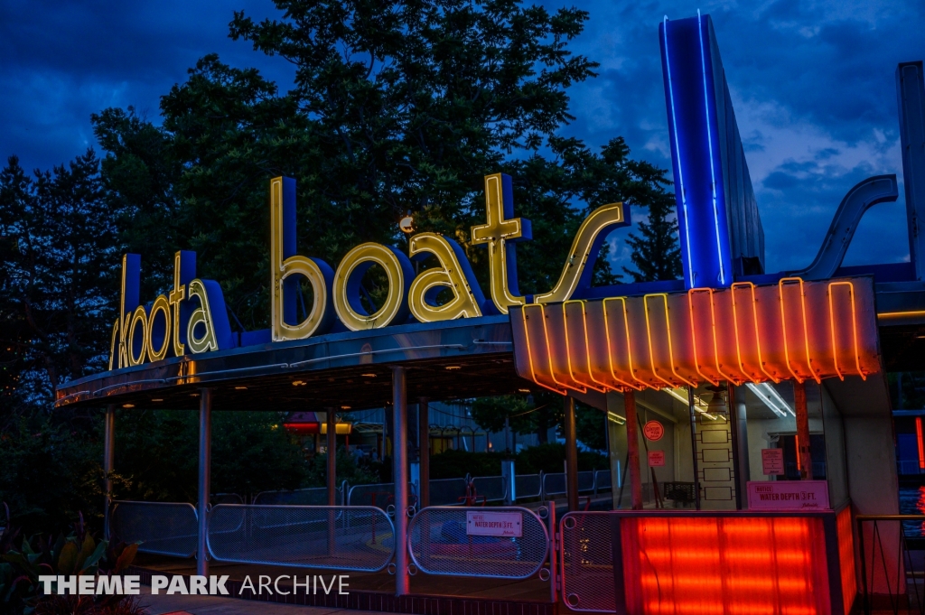 Skoota Boats at Lakeside Amusement Park