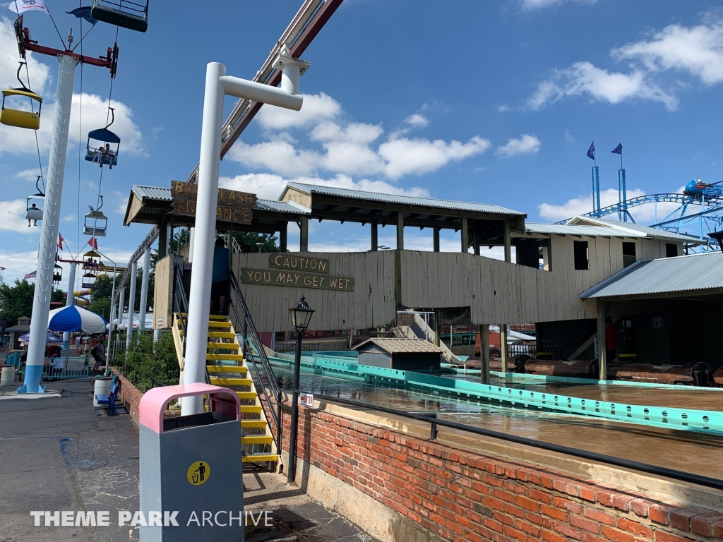 Big Splash at Wonderland Amusement Park