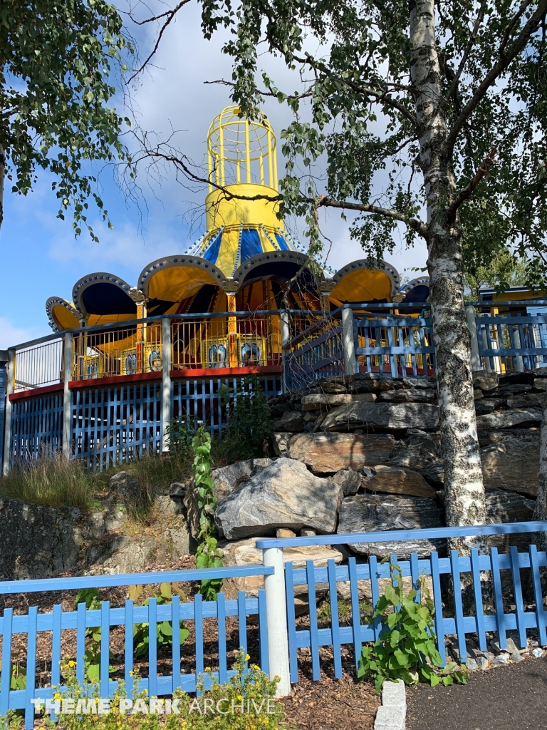 Lake Carousel at Sarkanniemi