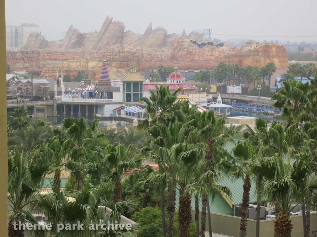 Paradise Pier Hotel at Disney California Adventure