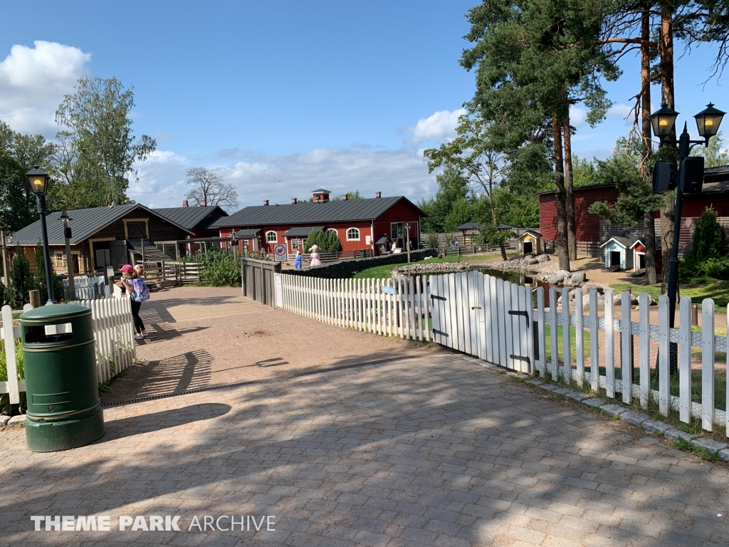 Doghill Fairy Tale Farm at Sarkanniemi