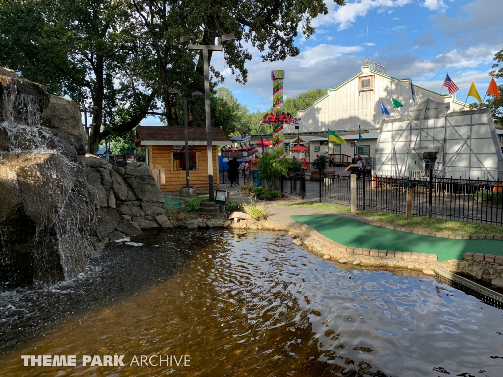 Chipper's Woods Miniature Golf at Oaks Park