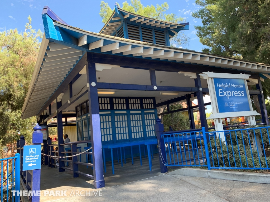 Helpful Honda Express at Six Flags Magic Mountain