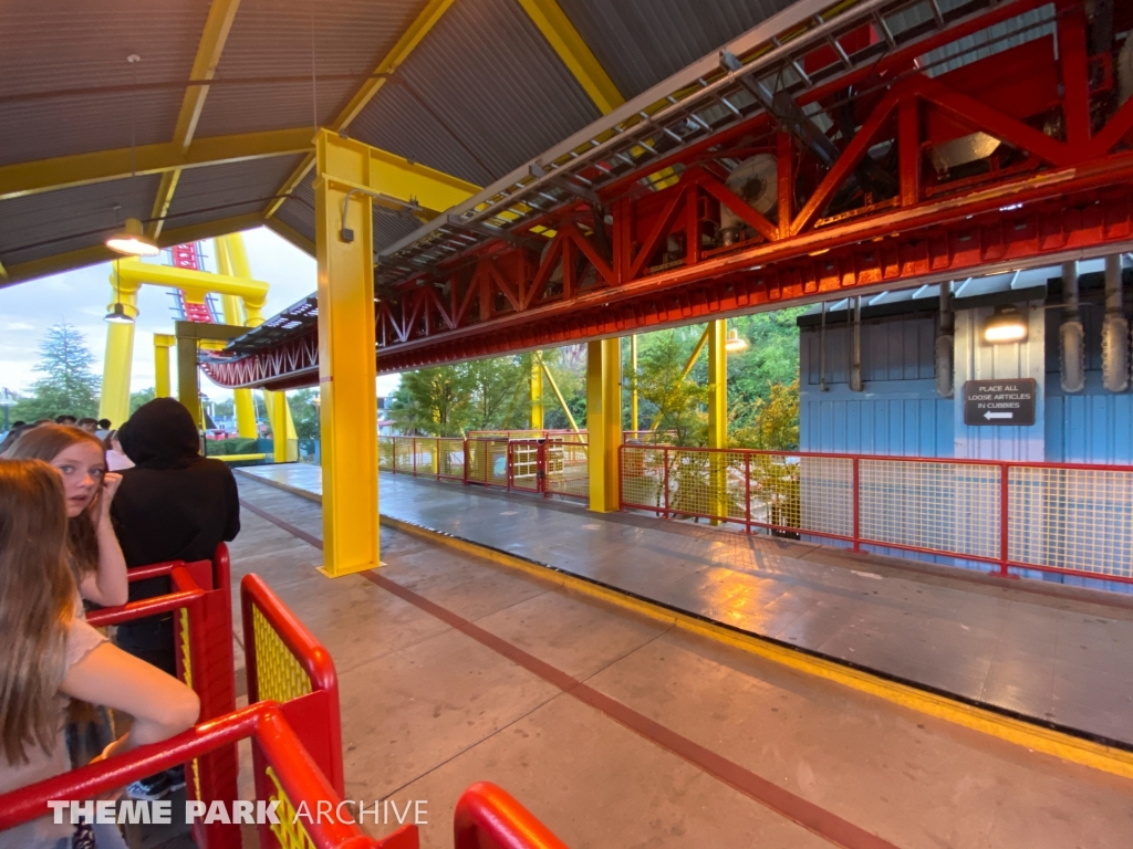 The Flash: Vertical Velocity at Six Flags Discovery Kingdom