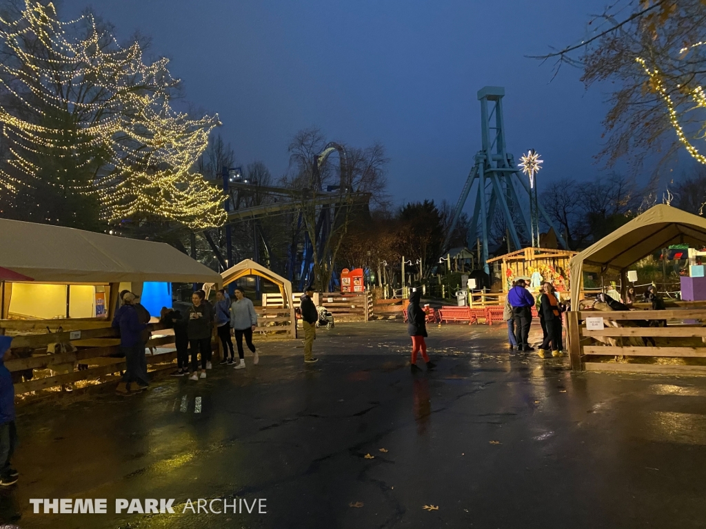 Crossroads at Carowinds