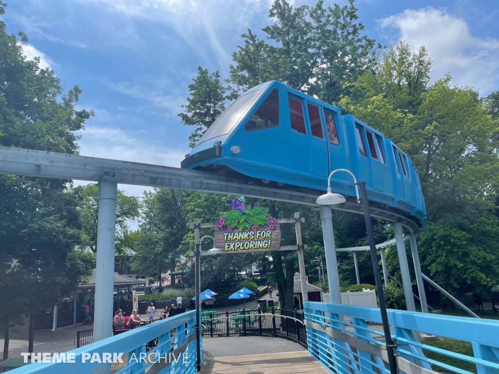 Monorail at Dutch Wonderland