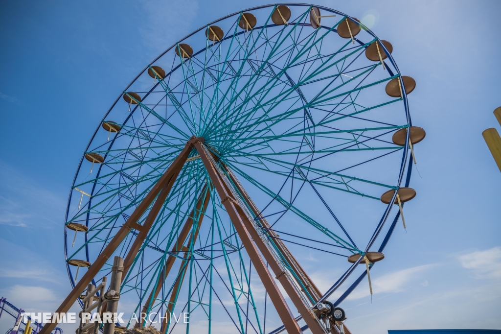 Alzanu's Eye Ferris Wheel at Lost Island