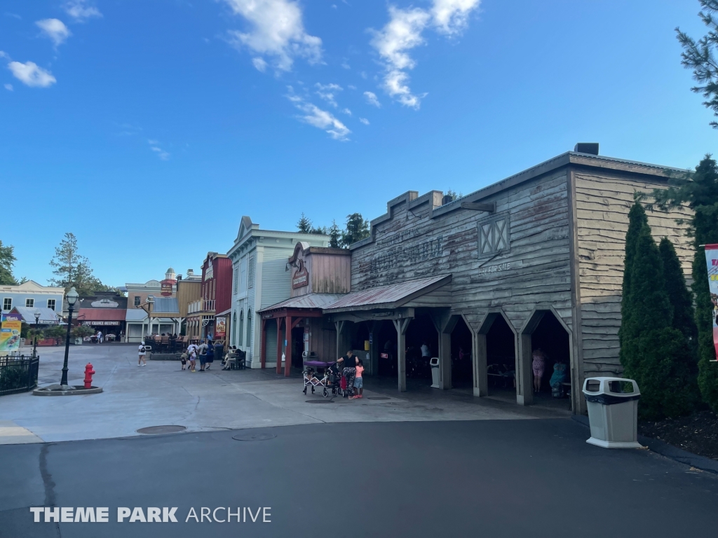 Crackaxle Canyon at Six Flags New England