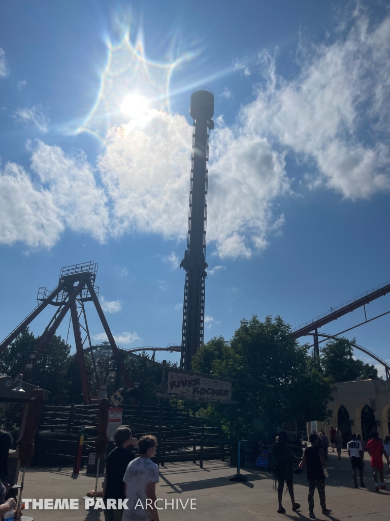 Giant Drop at Six Flags Great America