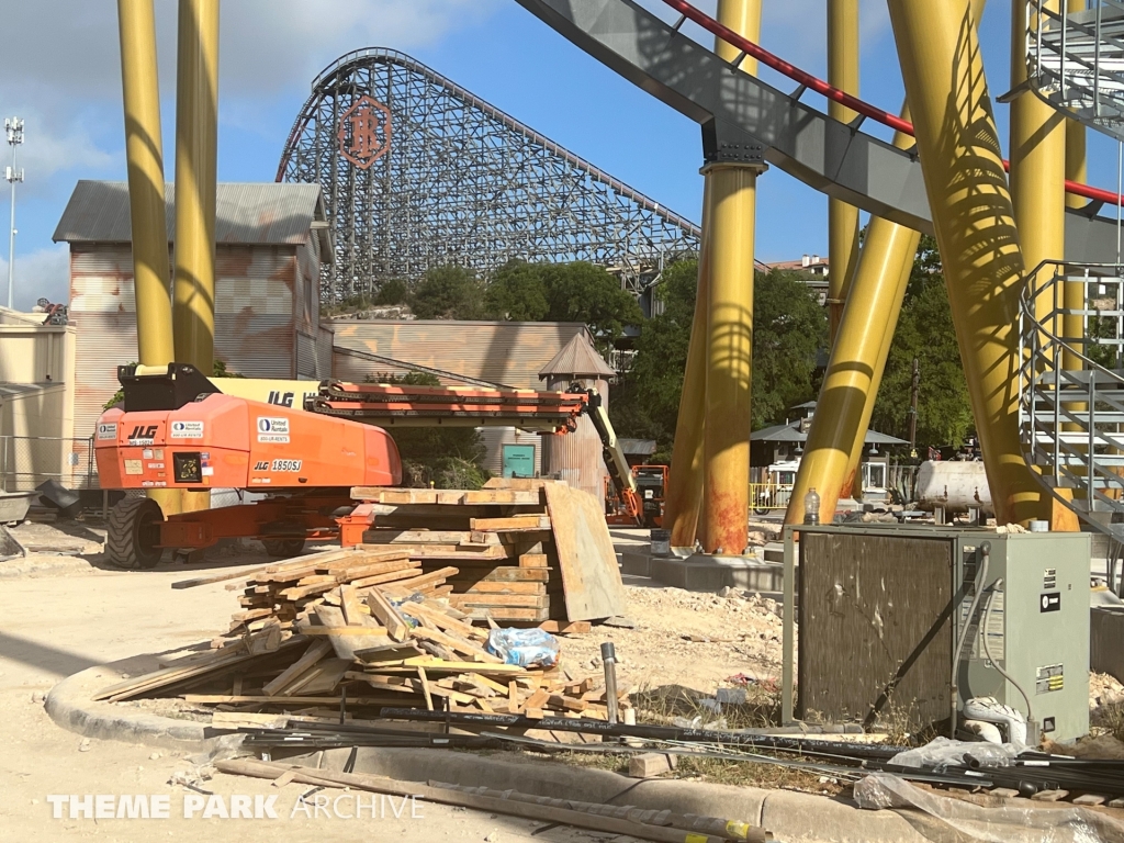 Dr. Diabolical's Cliffhanger at Six Flags Fiesta Texas