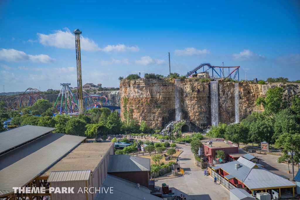 Crackaxle Canyon at Six Flags Fiesta Texas