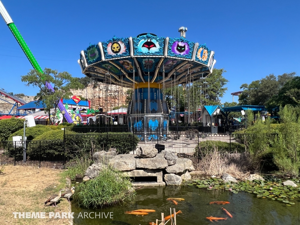 DC Super Villains Swing at Six Flags Fiesta Texas