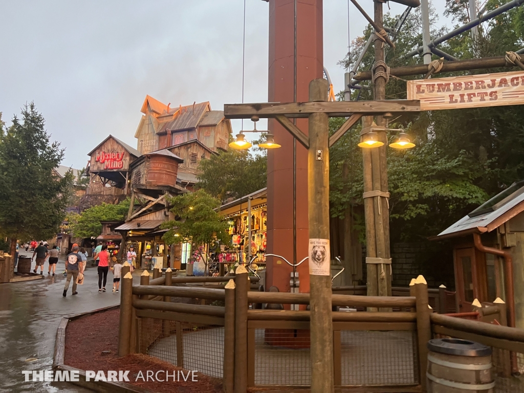 Lumberjack Lifts at Dollywood