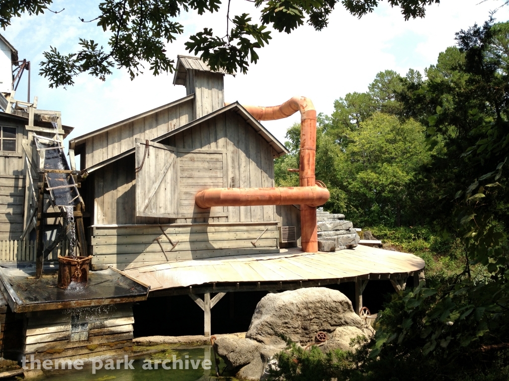 Geyser Gulch at Silver Dollar City