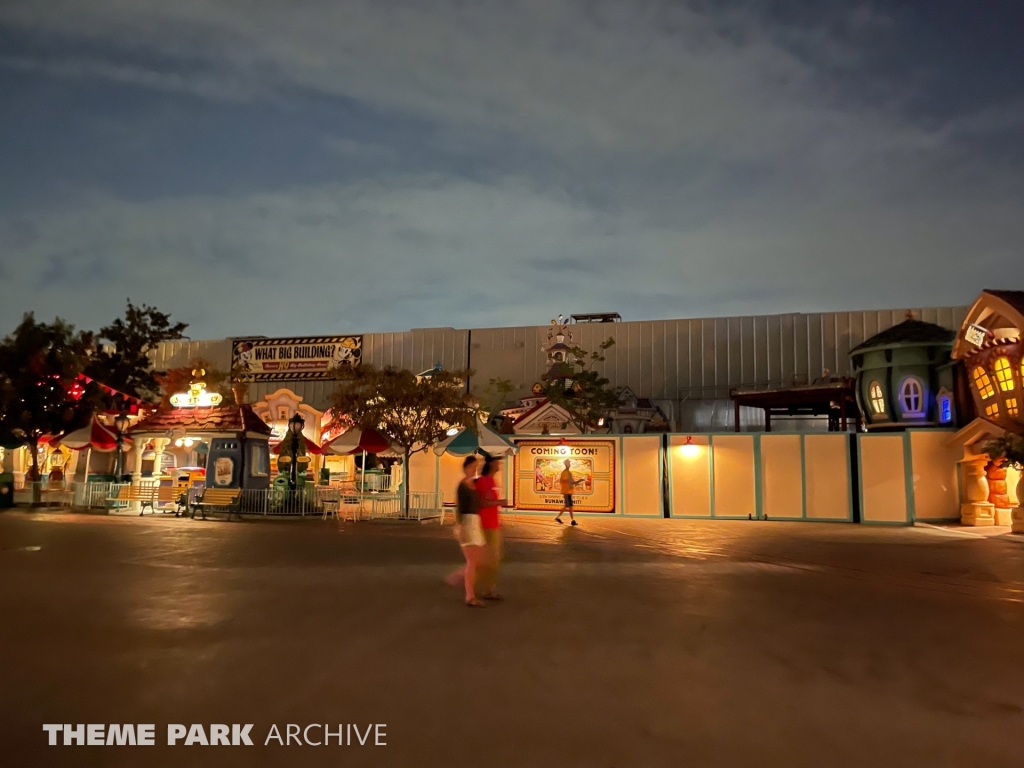 Mickey & Minnie's Runaway Railway at Disney California Adventure