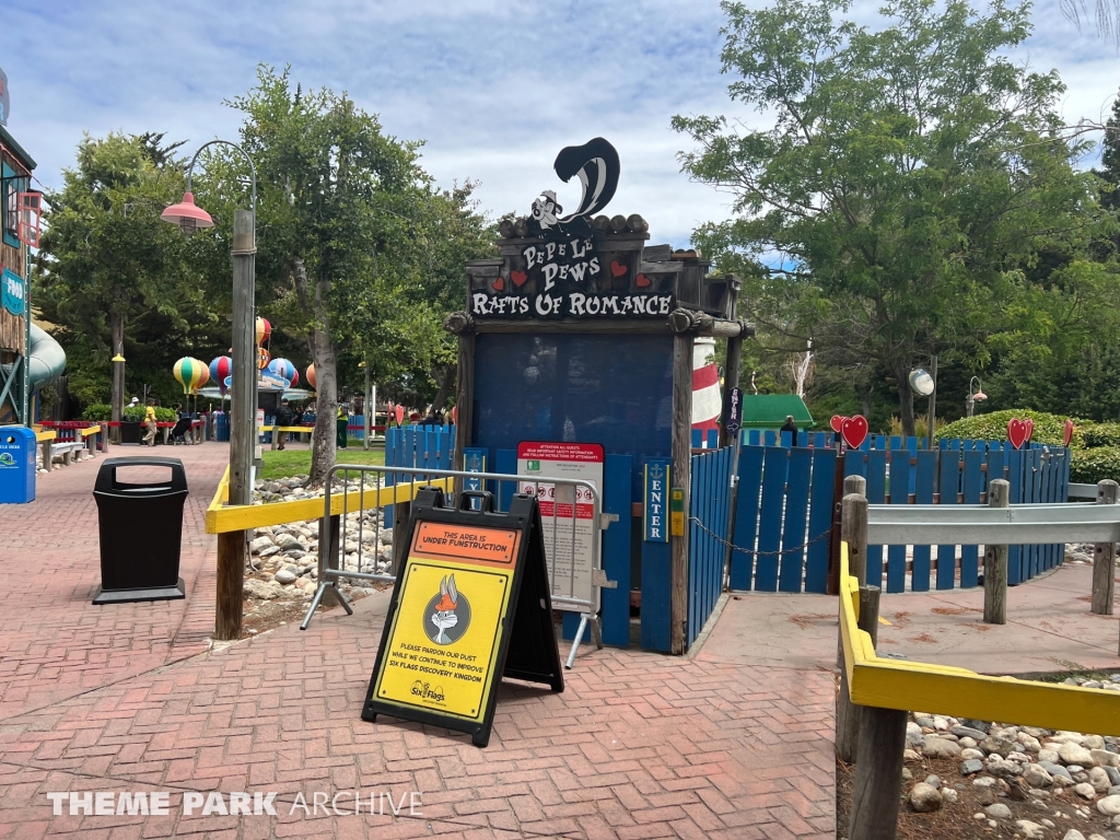 Looney Tunes Seaport at Six Flags Discovery Kingdom